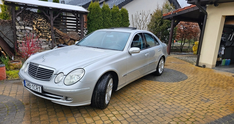 Mercedes-Benz Klasa E cena 29000 przebieg: 243000, rok produkcji 2004 z Zagórz małe 466